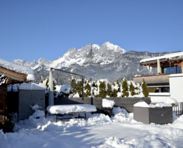 Alpiner Stil & höchster Komfort: Chalet mit traumhaftem Bergblick & Pool, 6380 St. Johann in Tirol, Etagenwohnung